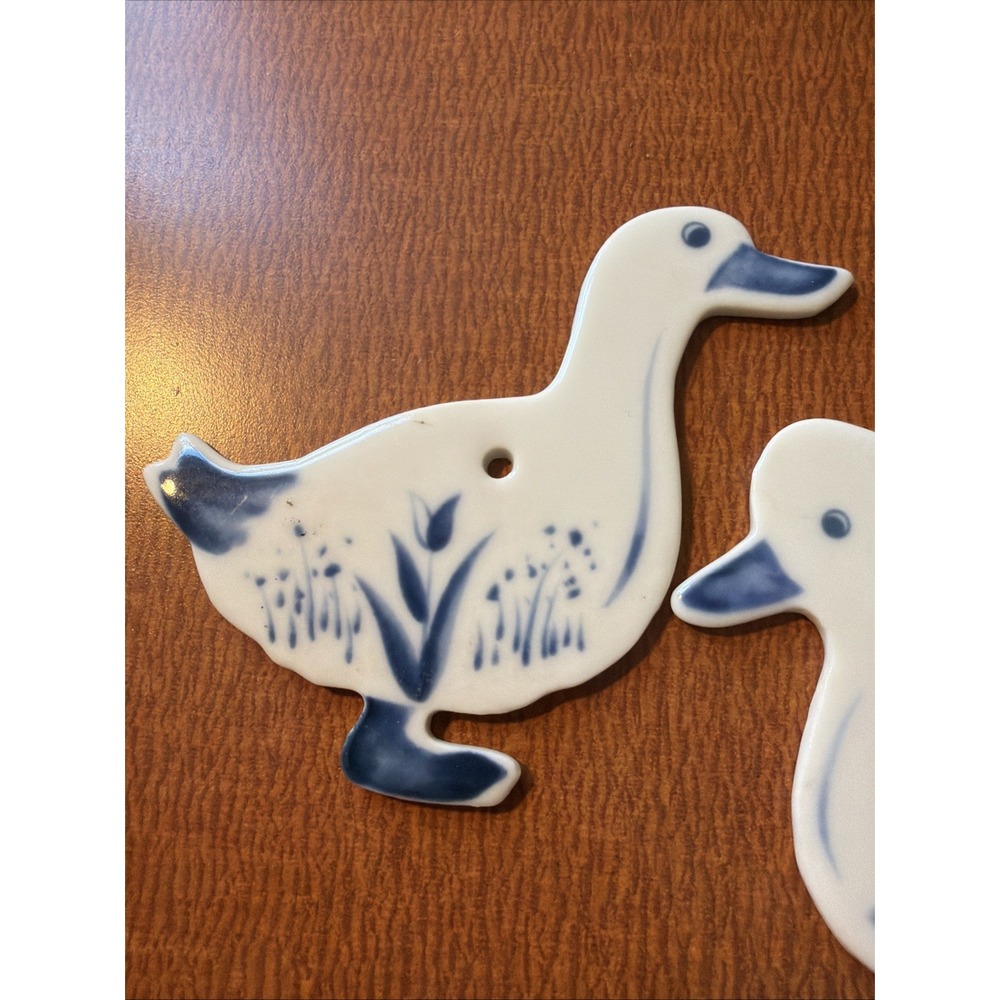 Vintage Set Of 2 Russ Berrie Porcelain Country Blue White Ornament Floral Ducks - Picture 3 of 6